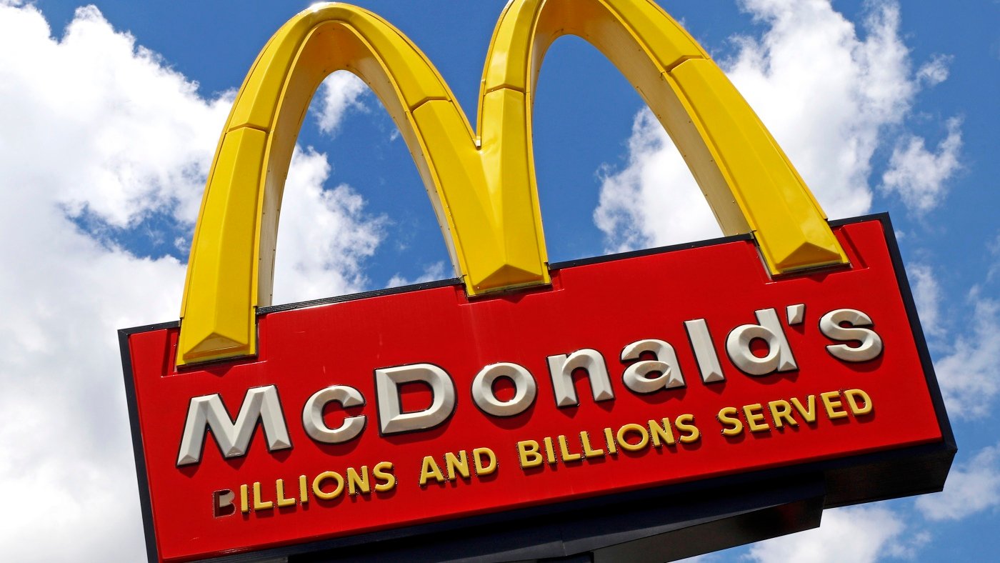 1 dead, dozens sickened in E. coli outbreak linked to McDonald's Quarter Pounders : NPR