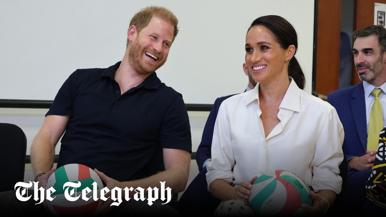 Prince Harry plays volleyball during visit with Invictus Games athletes
