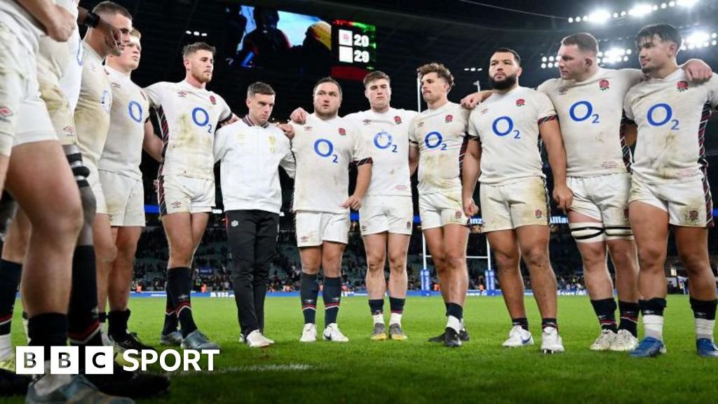 England players gather in on-pitch huddle