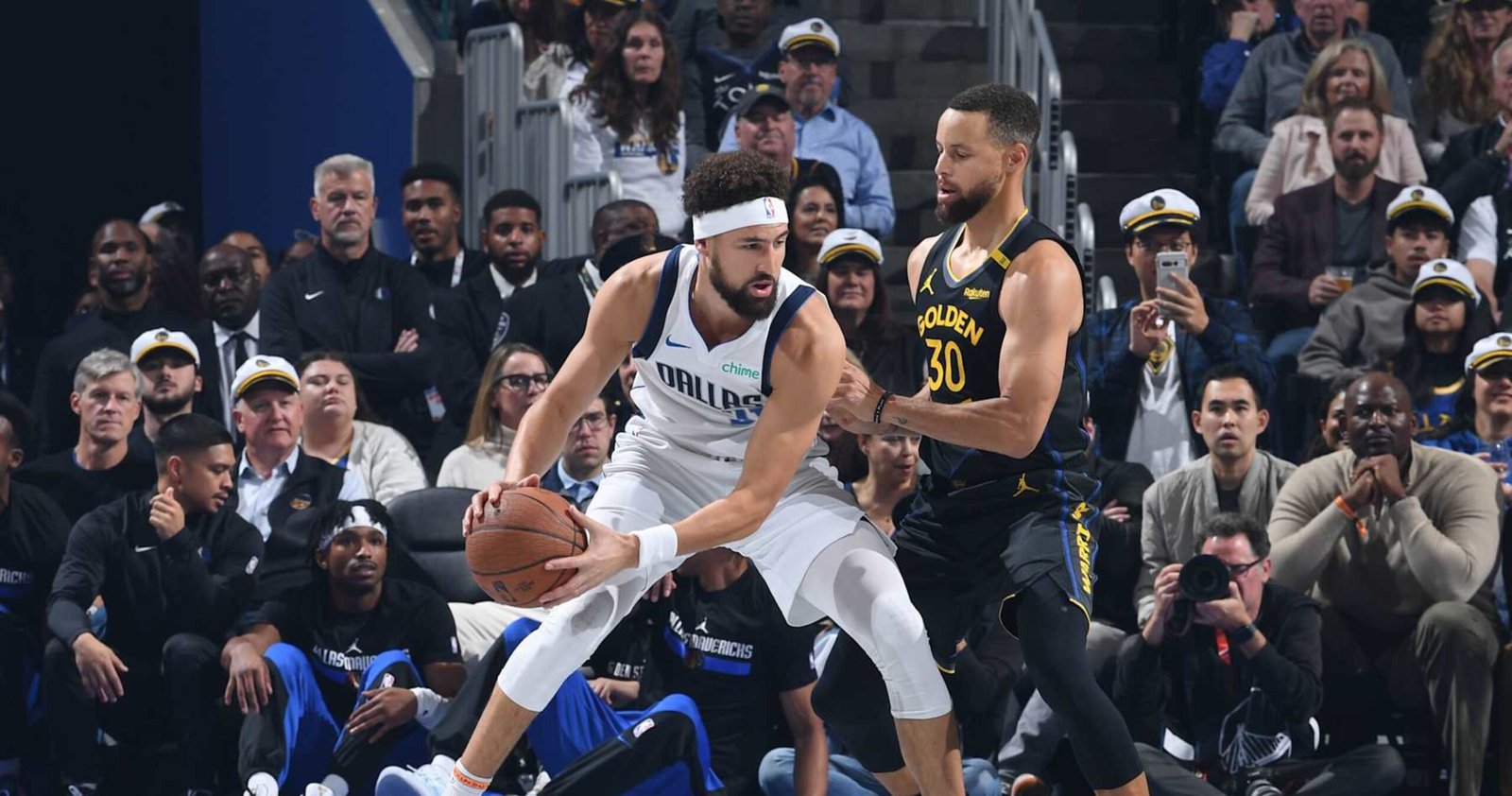 Klay Thompson's Return to GS Celebrated by Fans as Steph Curry, Warriors Beat Mavs | News, Scores, Highlights, Stats, and Rumors