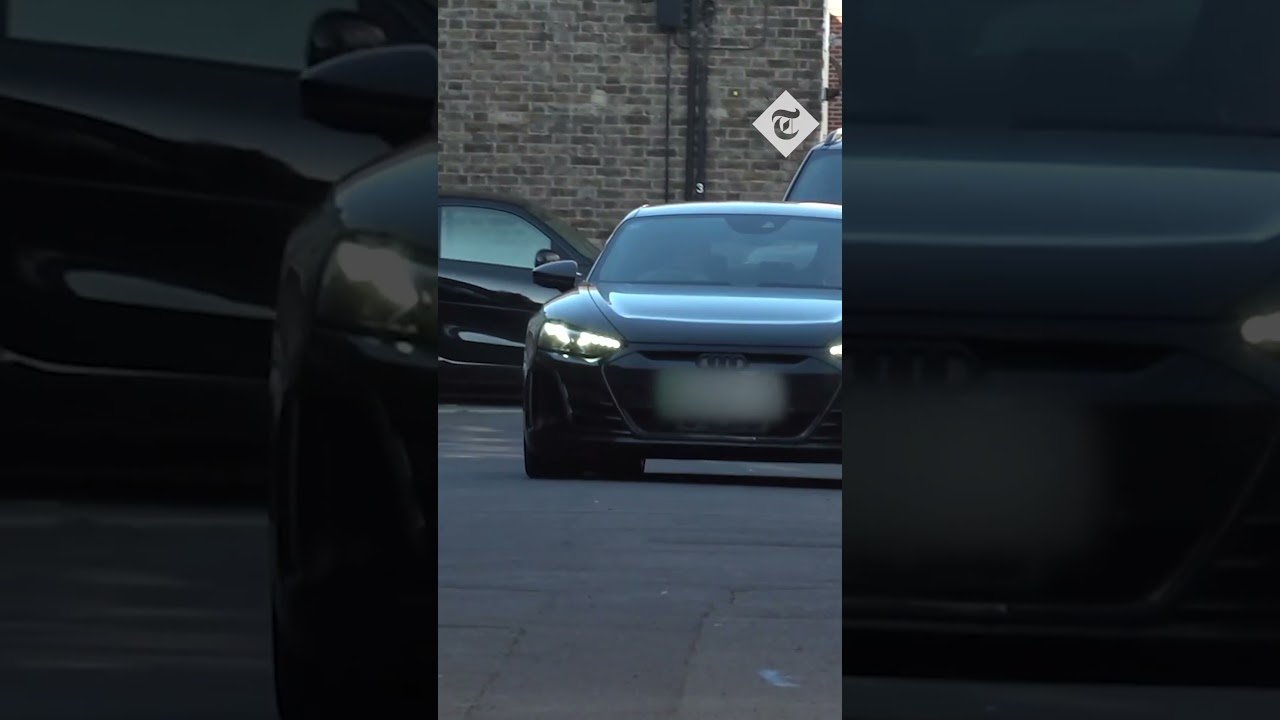 William visits Kate in hospital as she recovers from abdominal surgery