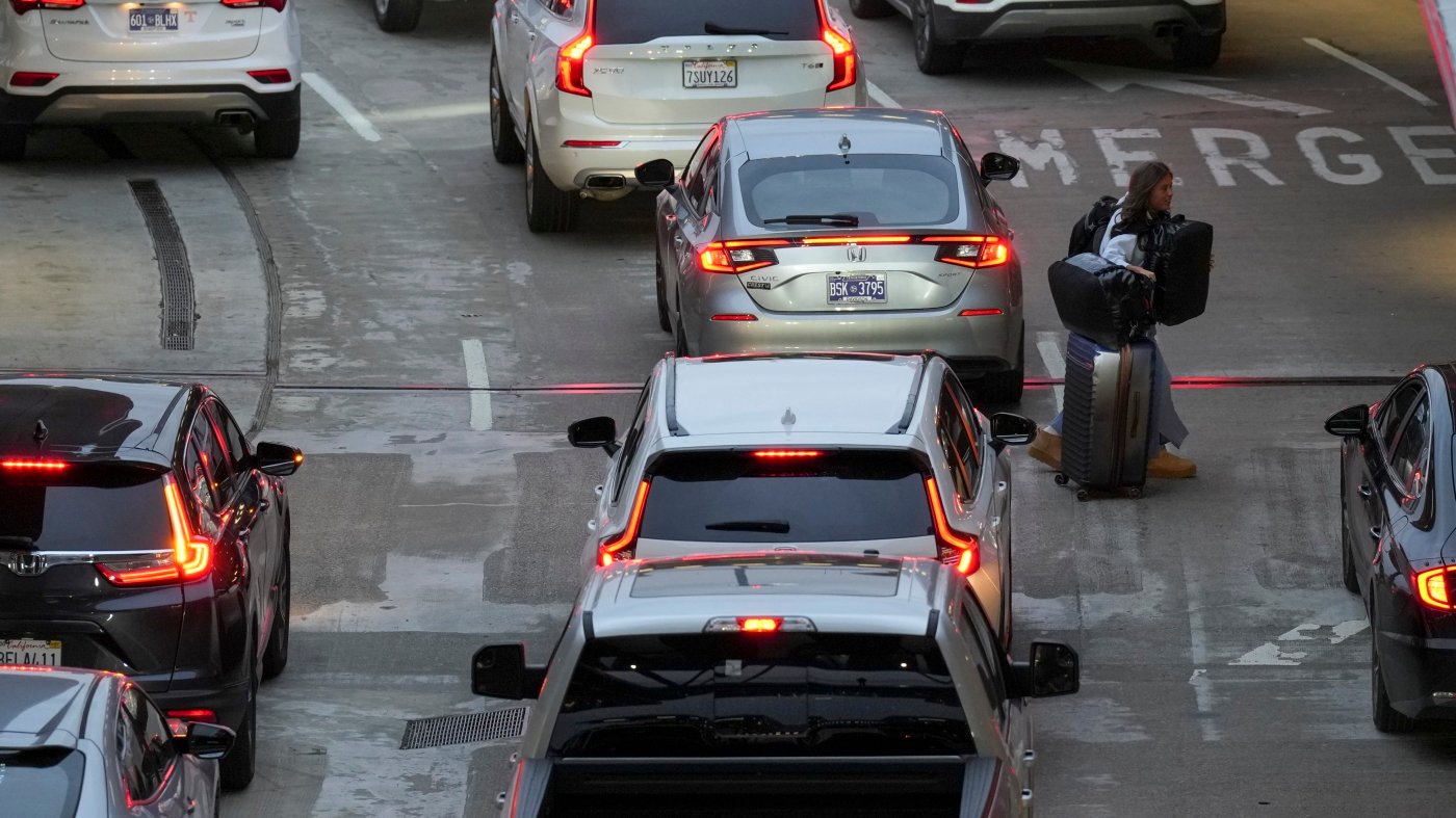 Millions face wintry weather for what could be a record-setting holiday travel season : NPR