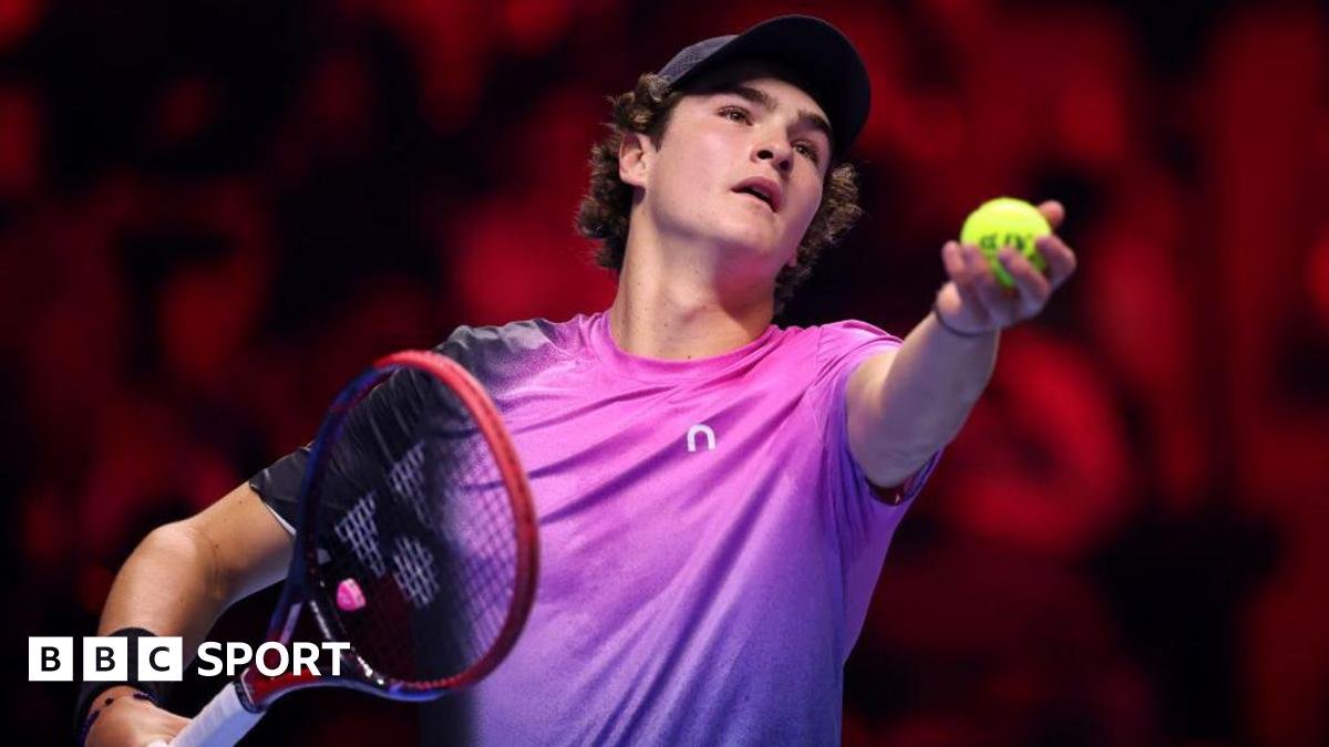Joao Fonseca gets ready to serve