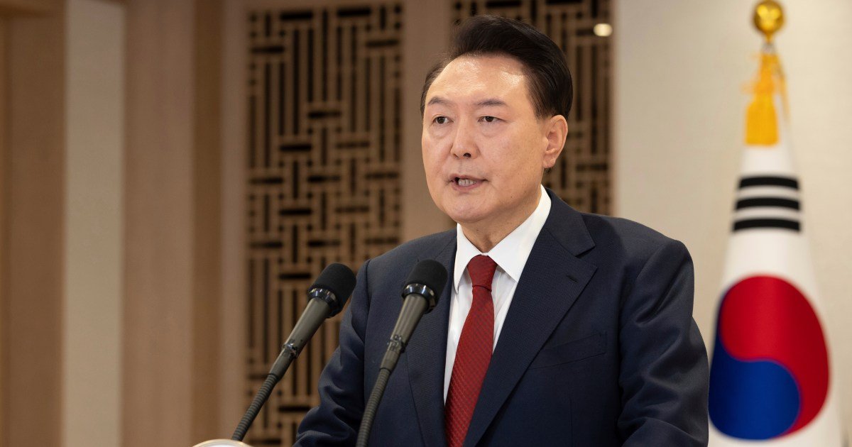 South Korea authorities seek arrest of Yoon over martial law declaration | Politics News