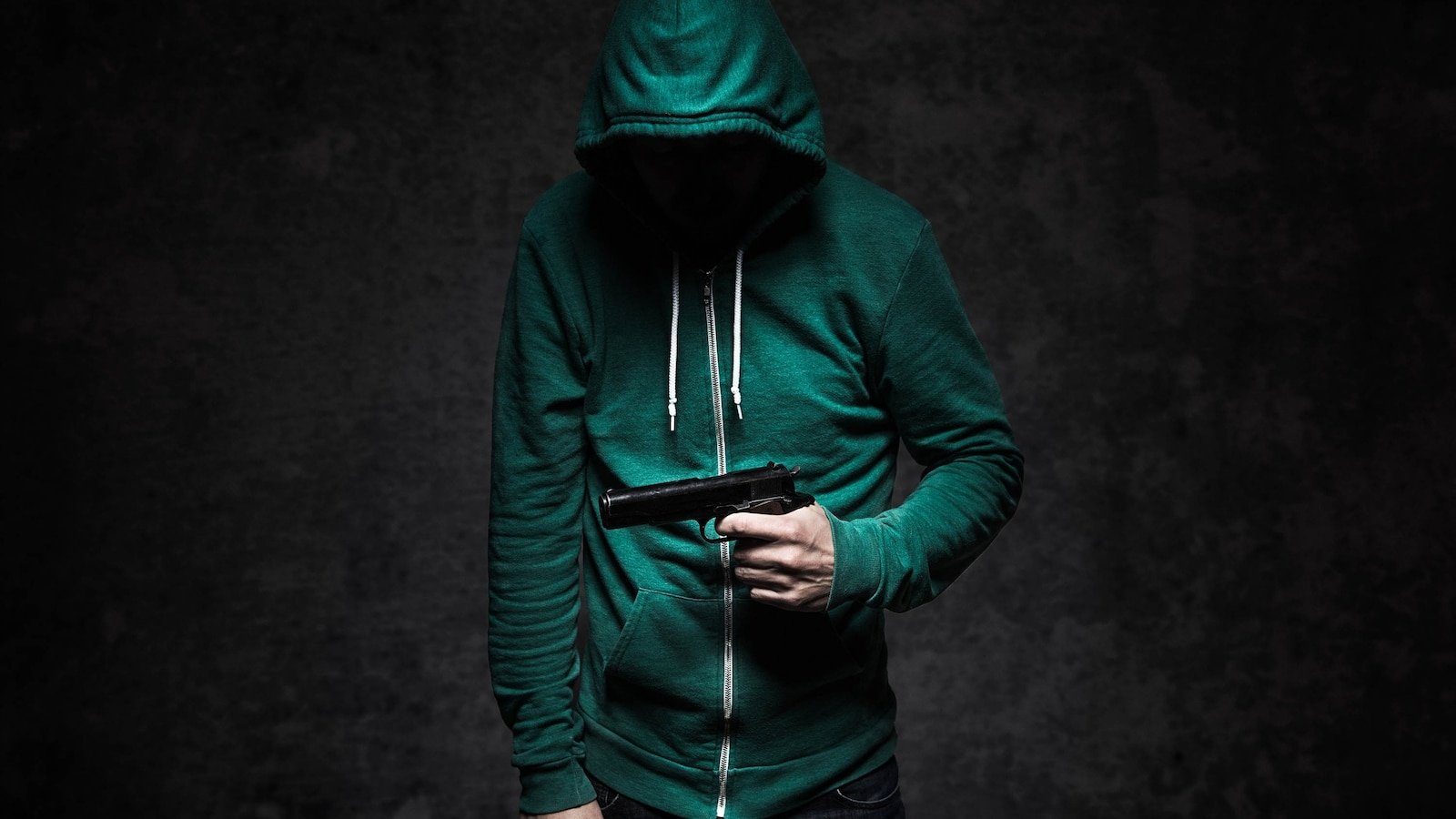 Federal appeals court strikes down ban on handgun sales to teens