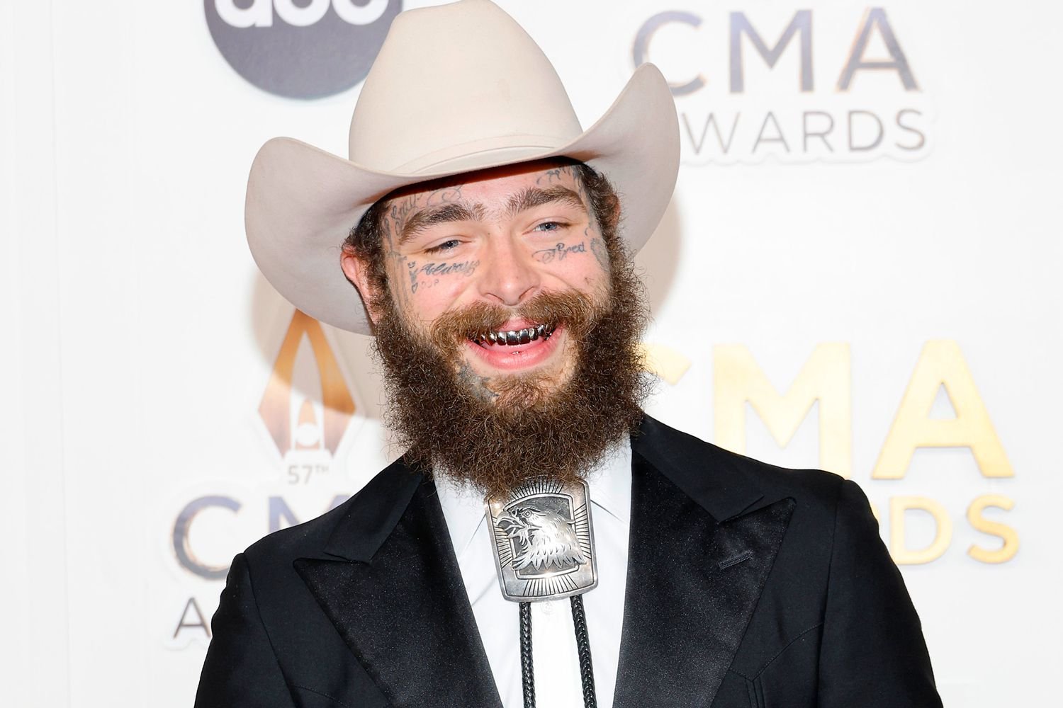 Post Malone Gifts Single Mom Working at a Houston Bar $20,000 Tip