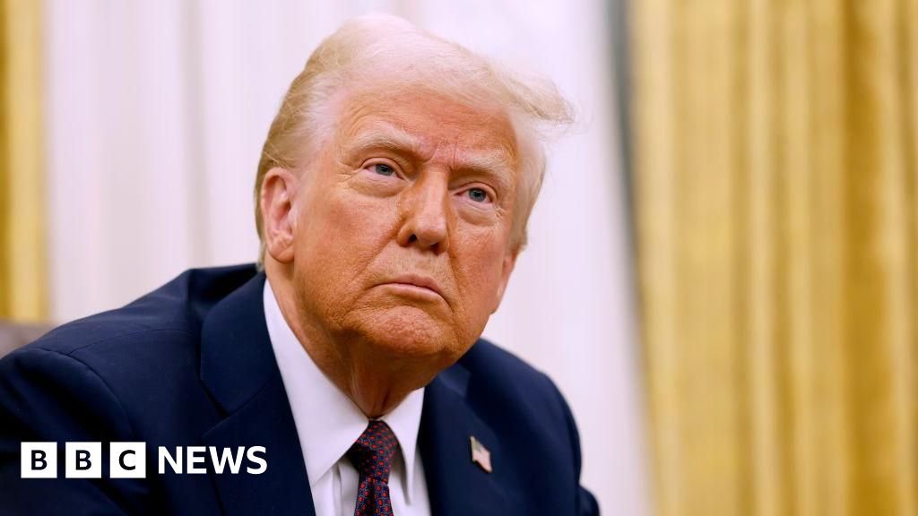 Trump offers incentives to federal workers to quit jobs