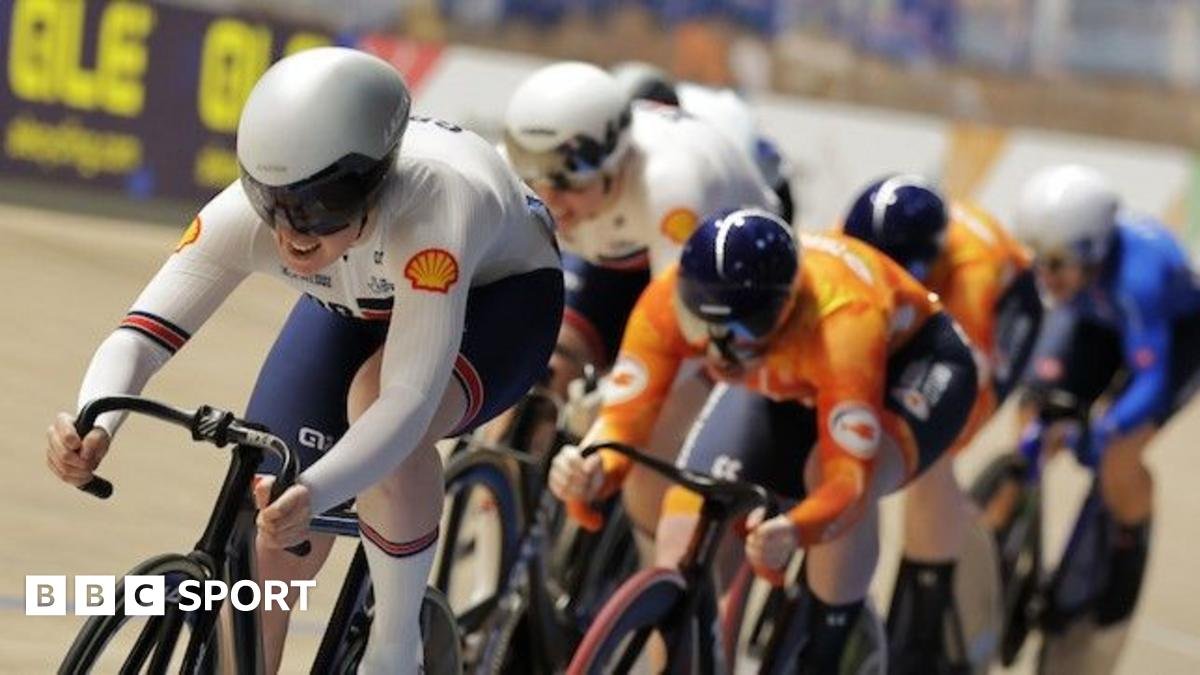 Rhian Edmunds leads the pack in the women's keirin at the European Track Cycling Championships