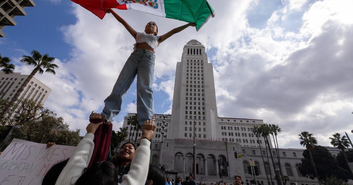 Hundreds of L.A. students join immigration protests; City Hall vandalized, police say