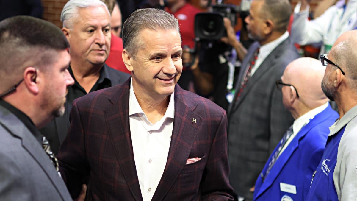 John Calipari hears boos from Kentucky fans in his return to Rupp Arena as Arkansas coach