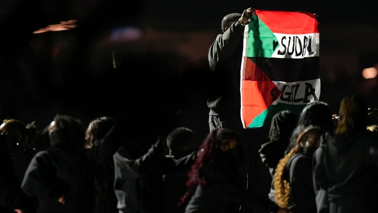 Super Bowl halftime dancer won't face charges for flag protest