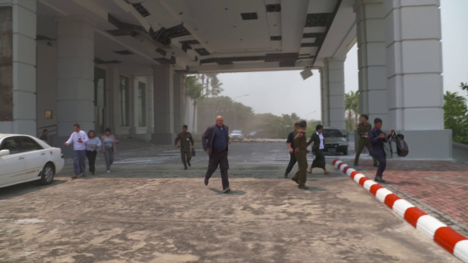 Al Jazeera team captures Myanmar quake moment