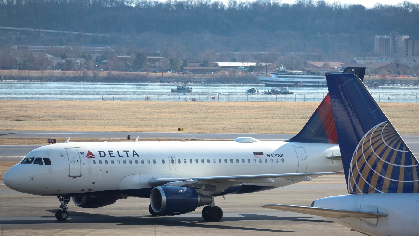 Delta plane and Air Force jet face collision close call outside DCA airport : NPR