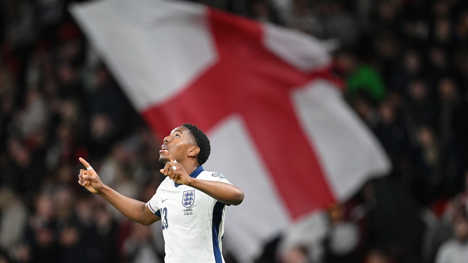 'Like an Ashley Cole' - Myles Lewis-Skelly told he can be as good as England and Premier League legend on one condition