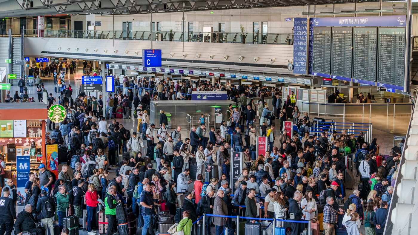 Strike at Germany's Hamburg Airport affects more than 40,000 passengers : NPR