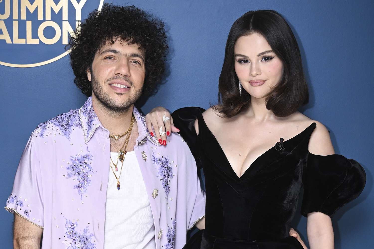 Selena Gomez, Benny Blanco Celebrate Passover Seder, Perform 'Bluest Flame'
