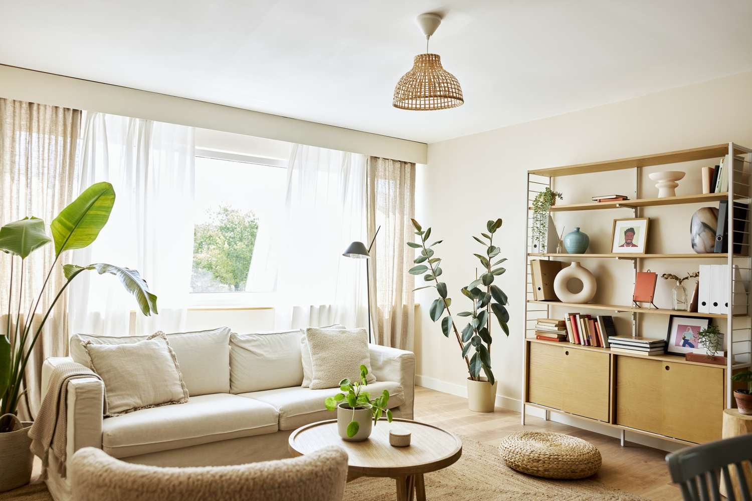 The Timeless Living Room Paint Color, According to Pros