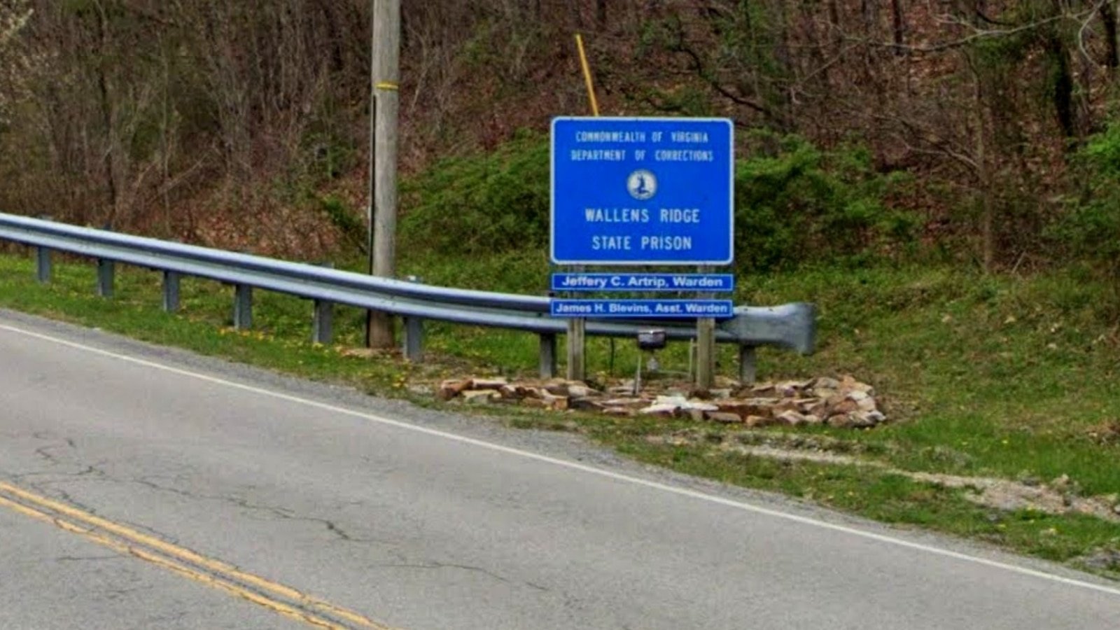 3 corrections officers stabbed by MS-13 gang members in prison: Officials