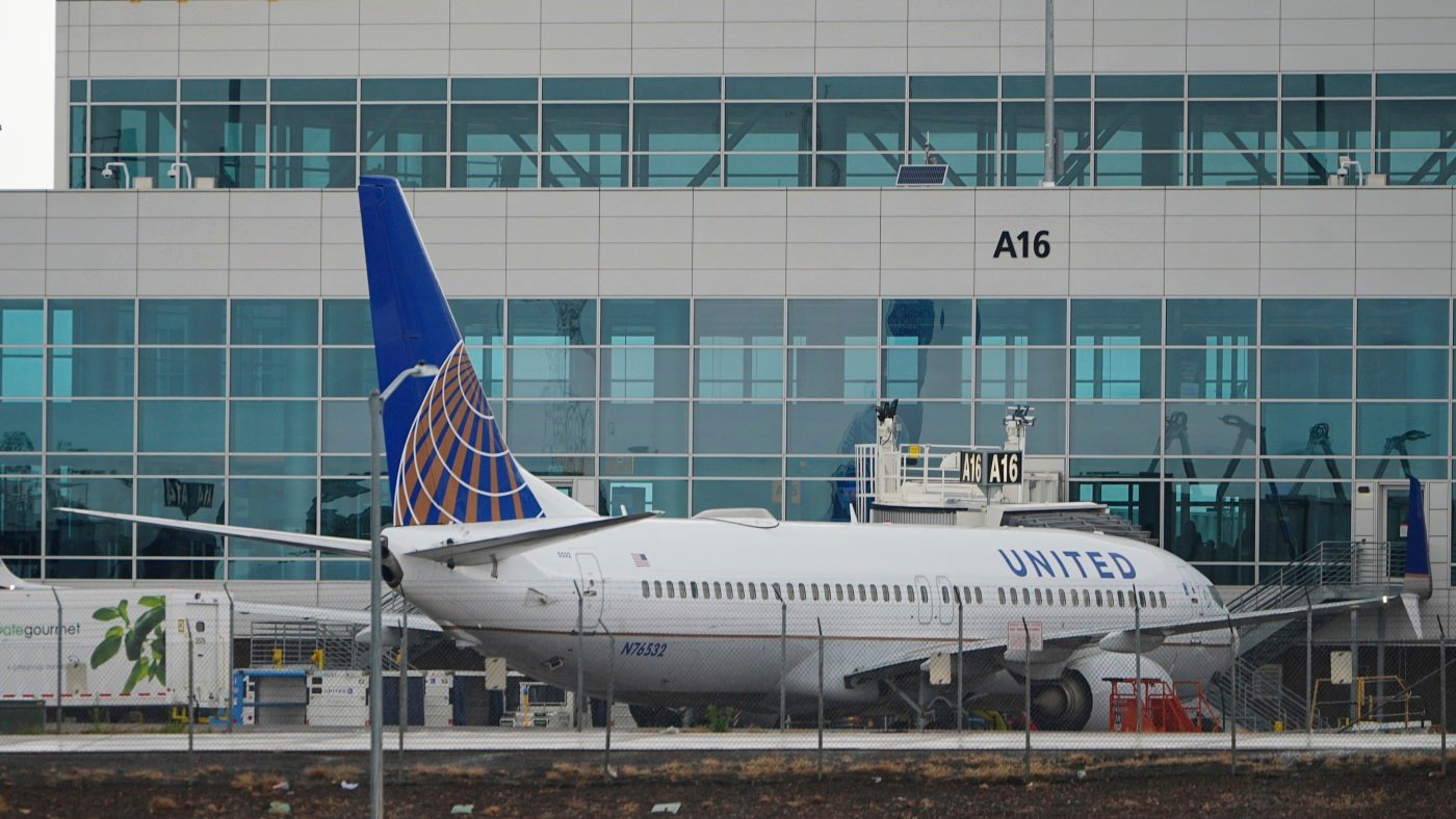 Denver air traffic controllers had 2-minute communications outage, FAA official says : NPR
