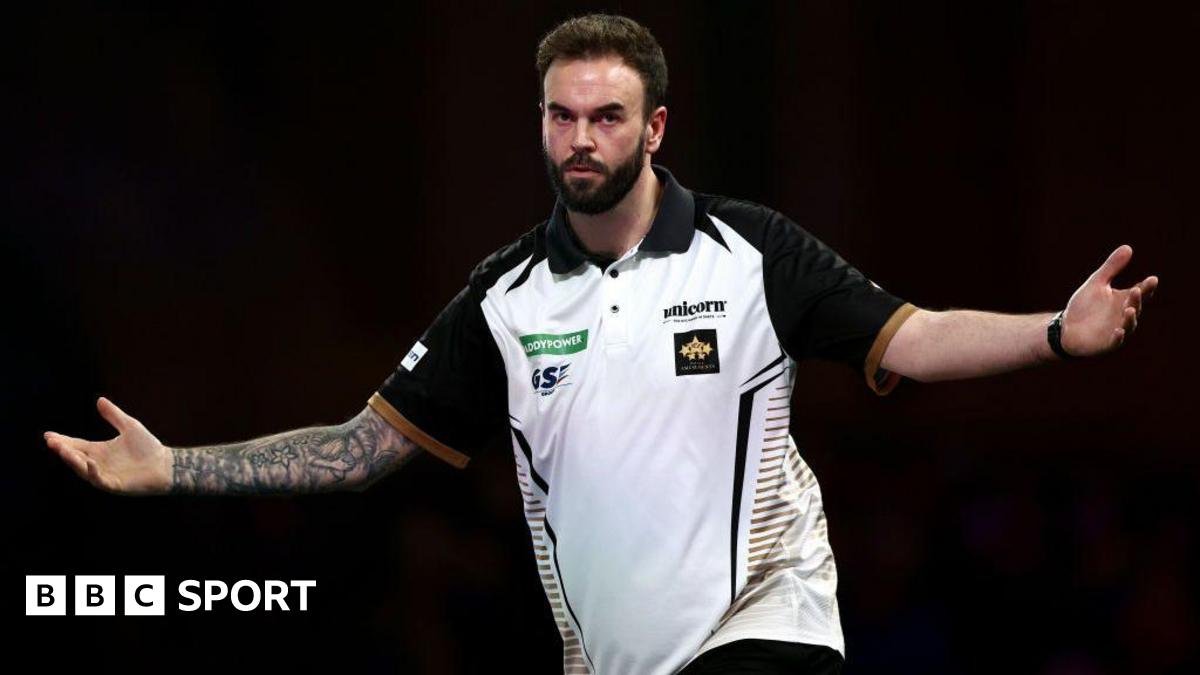 Ross Smith celebrates a darts victory by opening his arms