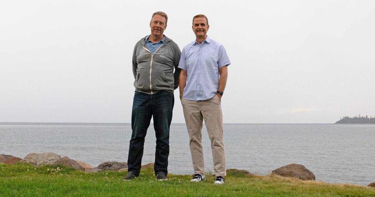 Brothers, rival consultants don't let party difference divide