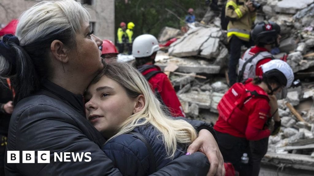Ukraine's borders must not be changed by force, EU leaders say