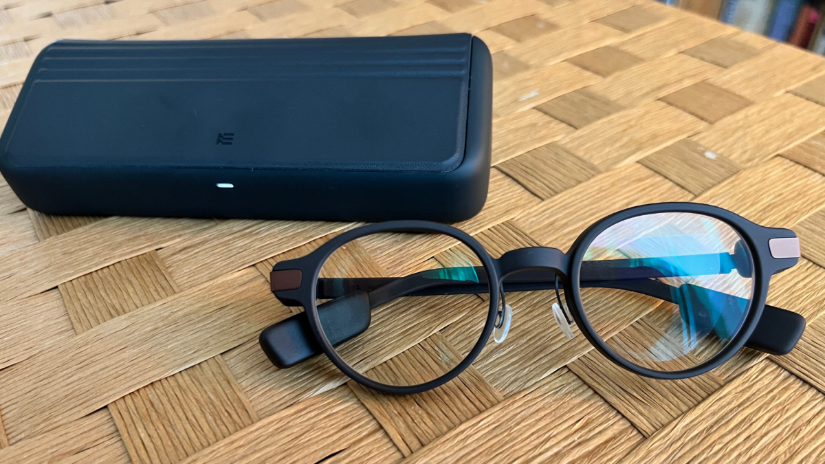 How I Used Smart Glasses to Trick a Bartender Into Giving Me a Free Drink