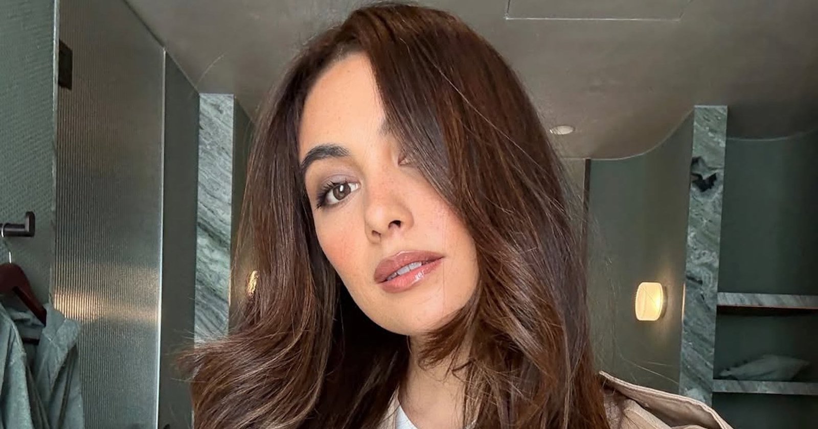 15 Winter Hair Color Trends Predicted By Experts 2025