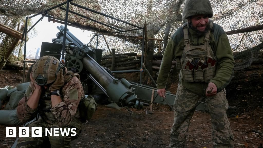 Key Ukraine town faces 'multi-thousand' Russian force, top commander admits