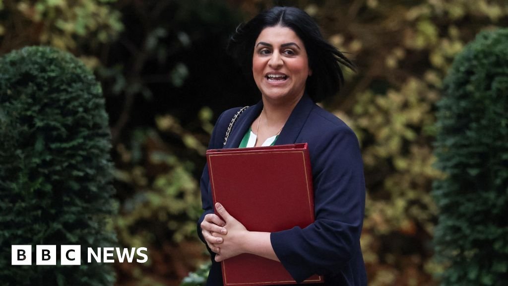 Some migrants to face 20-year wait for settled status