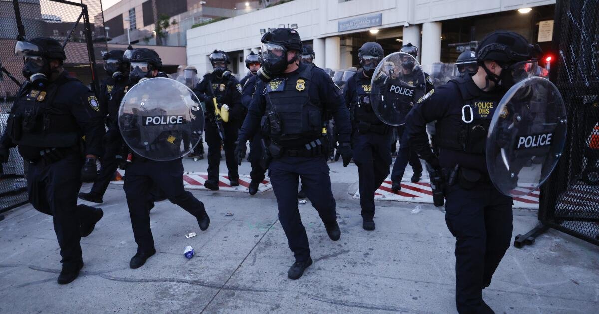 Effort to ban ICE from wearing masks moves forward in L.A. County