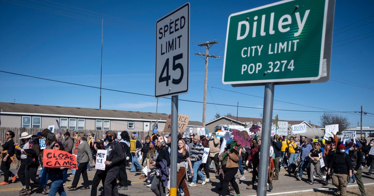 Federal appeals court gives Trump a win on immigration detention policy