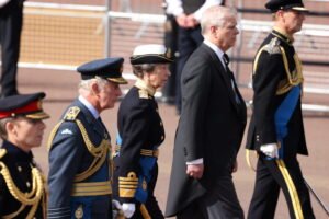 Moves to take Andrew Mountbatten-Windsor out of succession