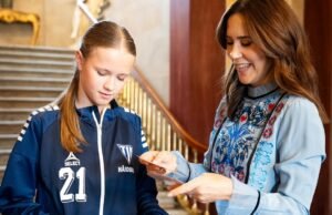 Queen Mary welcomes special guests to palace front door