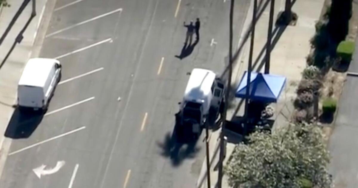 2 people found dead outside Riverside County courthouse