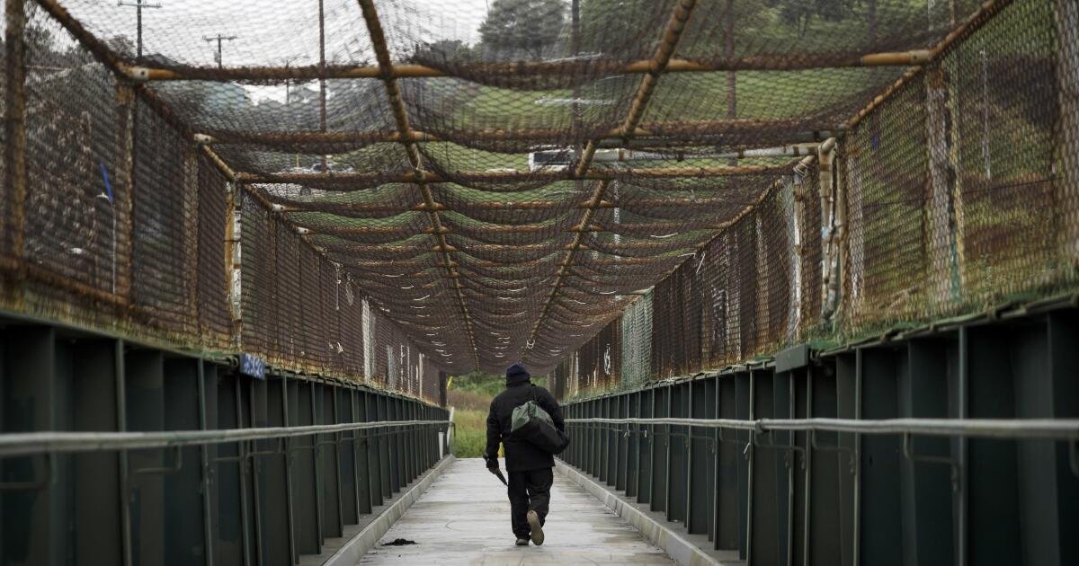A great city needs a walking path to Dodger Stadium. Do it, Frank McCourt