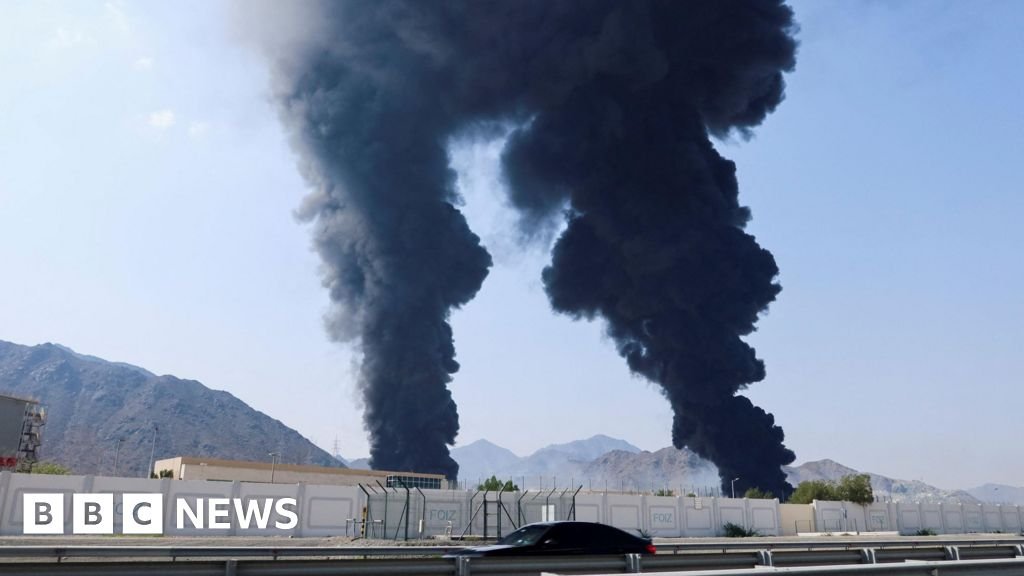 Iran hits key UAE oil port and Dubai airport