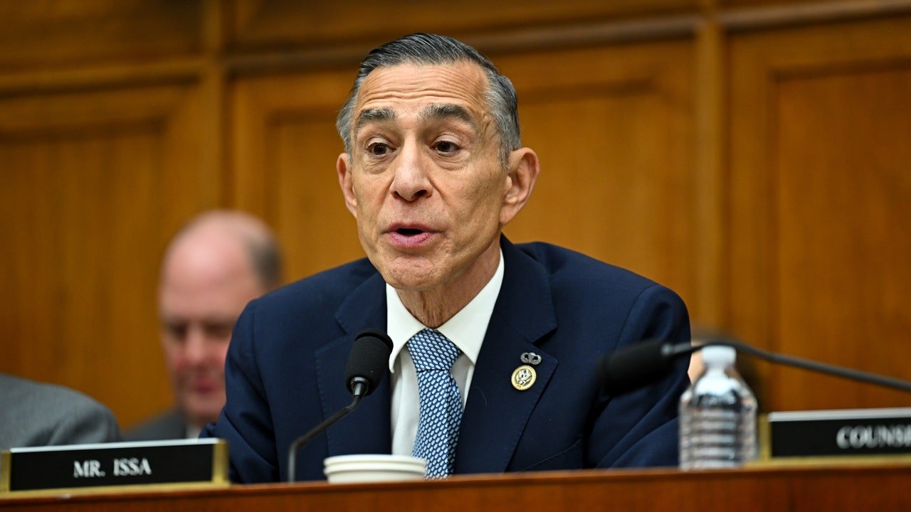 Rep. Darrell Issa announces retirement, backs Desmond for Congress