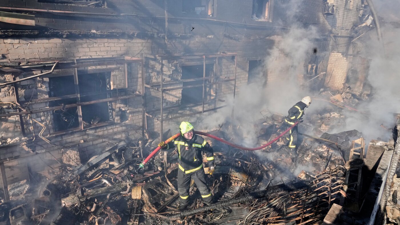 Russian strike on Kyiv region kills 4 and wounds 15 : NPR