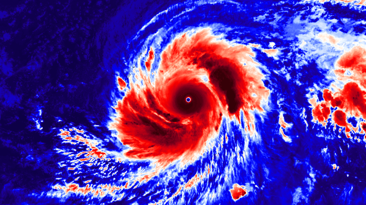 The Typhoon Sinlaku Targeting Marianas Guam