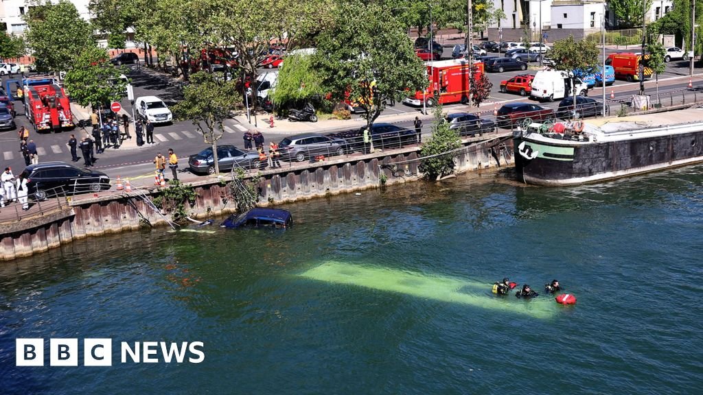 Trainee driver crashes bus into River Seine