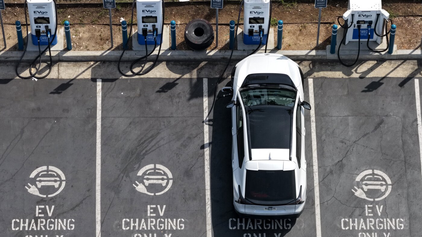 How AAA tests the winter range of EVs : NPR