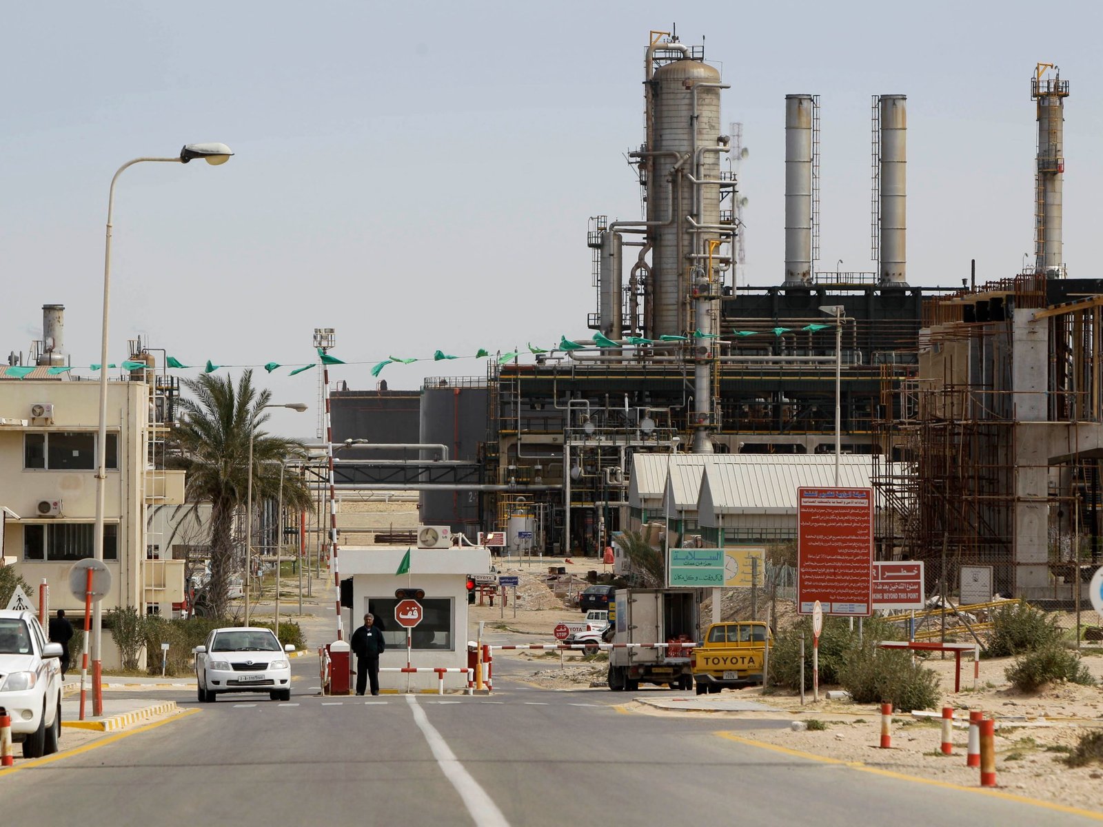 Libya’s largest oil refinery halts operations during fighting | Conflict News