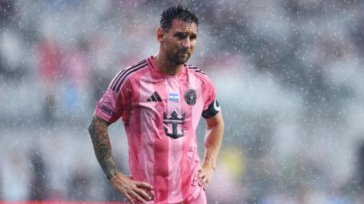 Lionel Messi injury: Argentina star suffers 'muscular overload'
