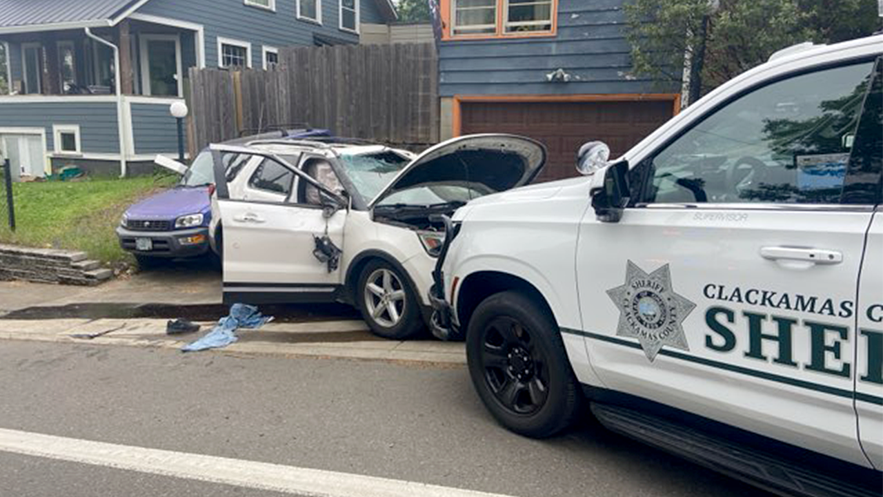 Oregon burglary suspect crashes SUV during police chase, taken into custody