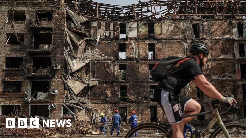 Russia threatens more Kyiv strikes and tells foreign nationals to leave