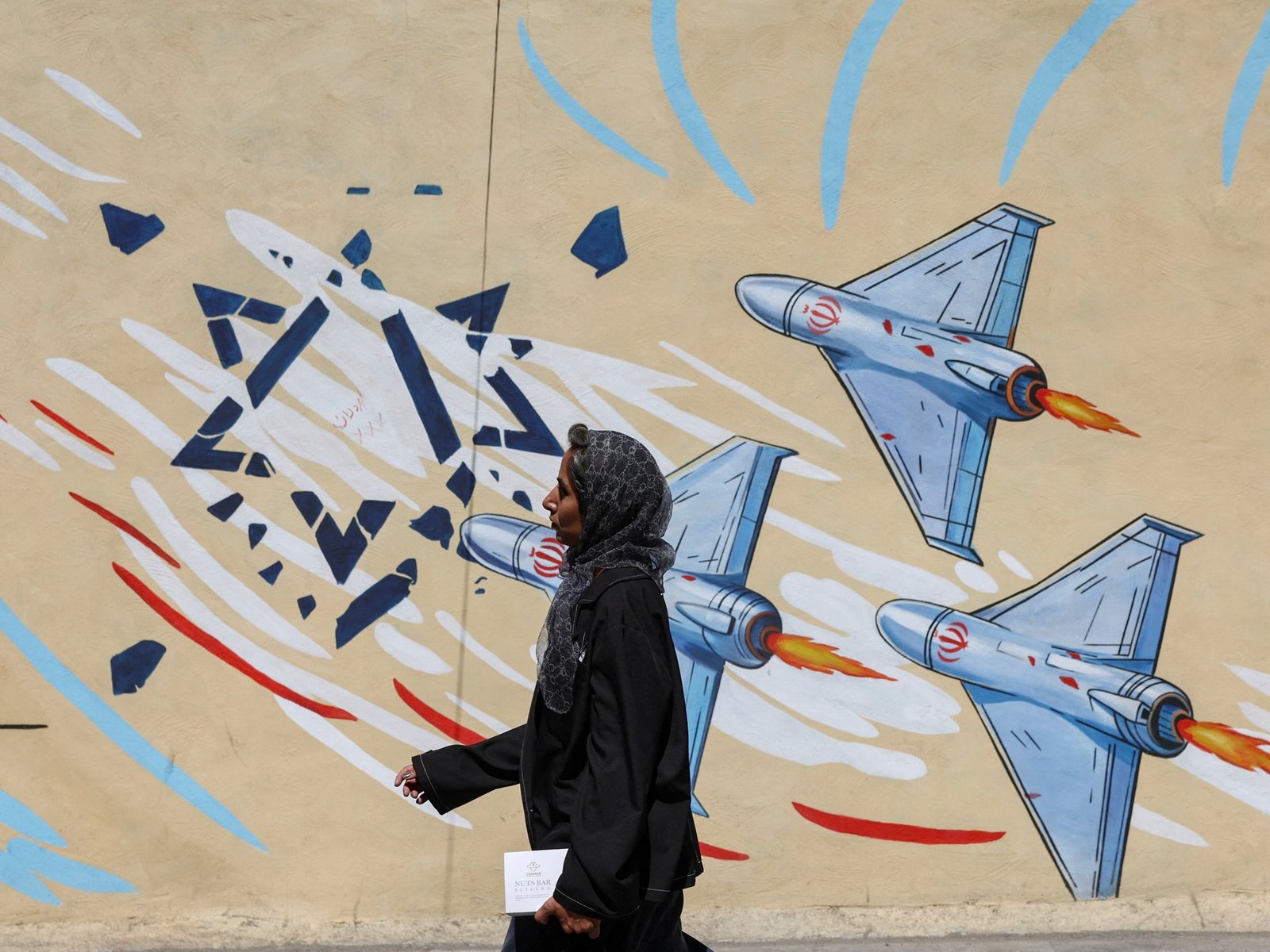 Iran war live: Trump threatens Tehran as US bombs Sirik, Qeshm for 2nd day | US-Israel war on Iran News