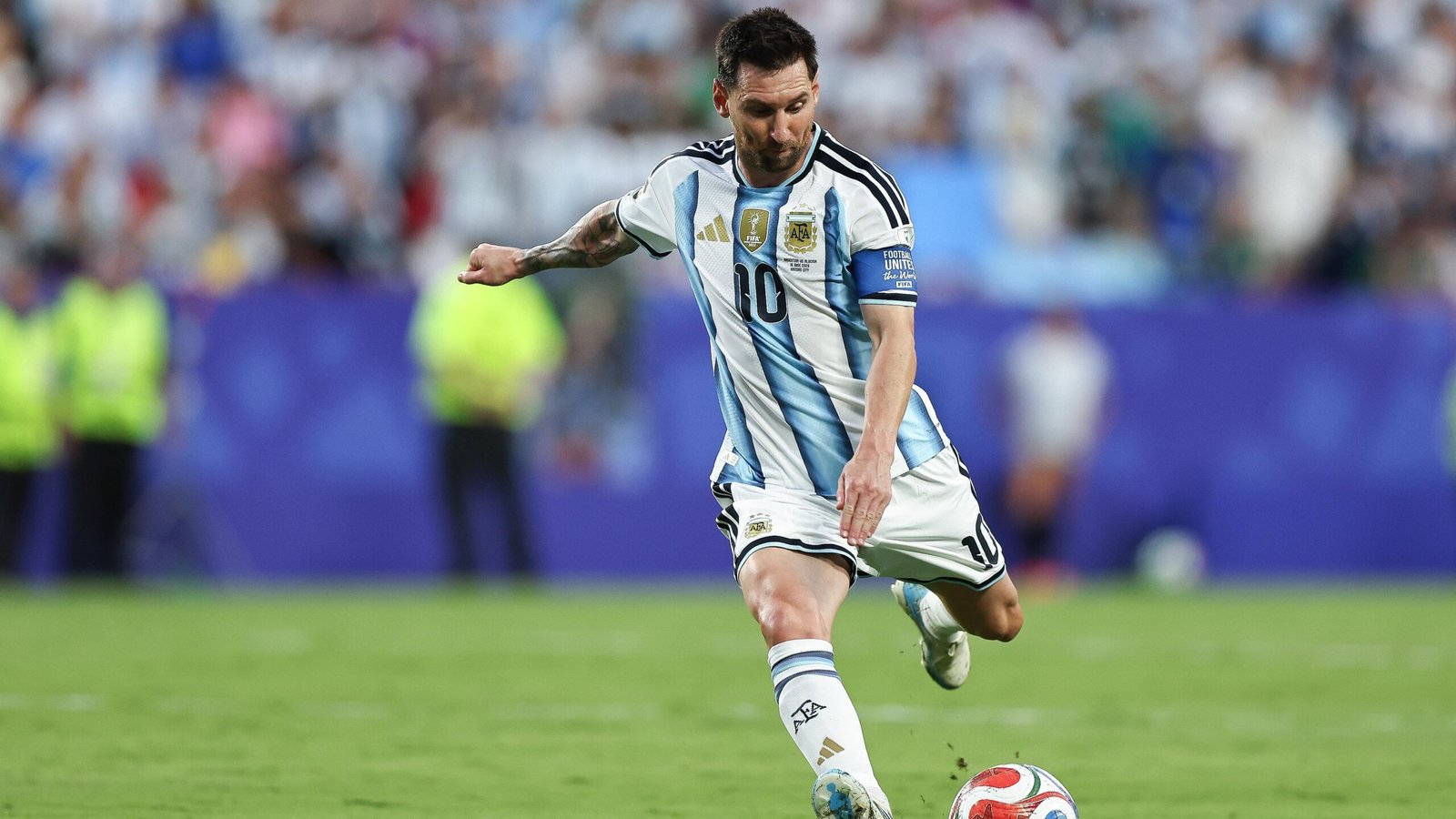 Lionel Messi's Arrowhead Stadium Record, Derek Carr's Woes Spotlighted After Historic World Cup Win