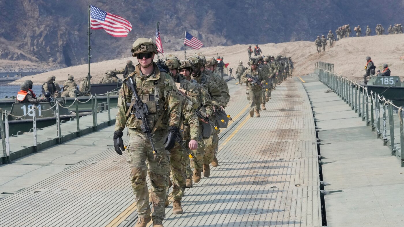 Pentagon policy illegally banned transgender troops from military, appeals court rules : NPR