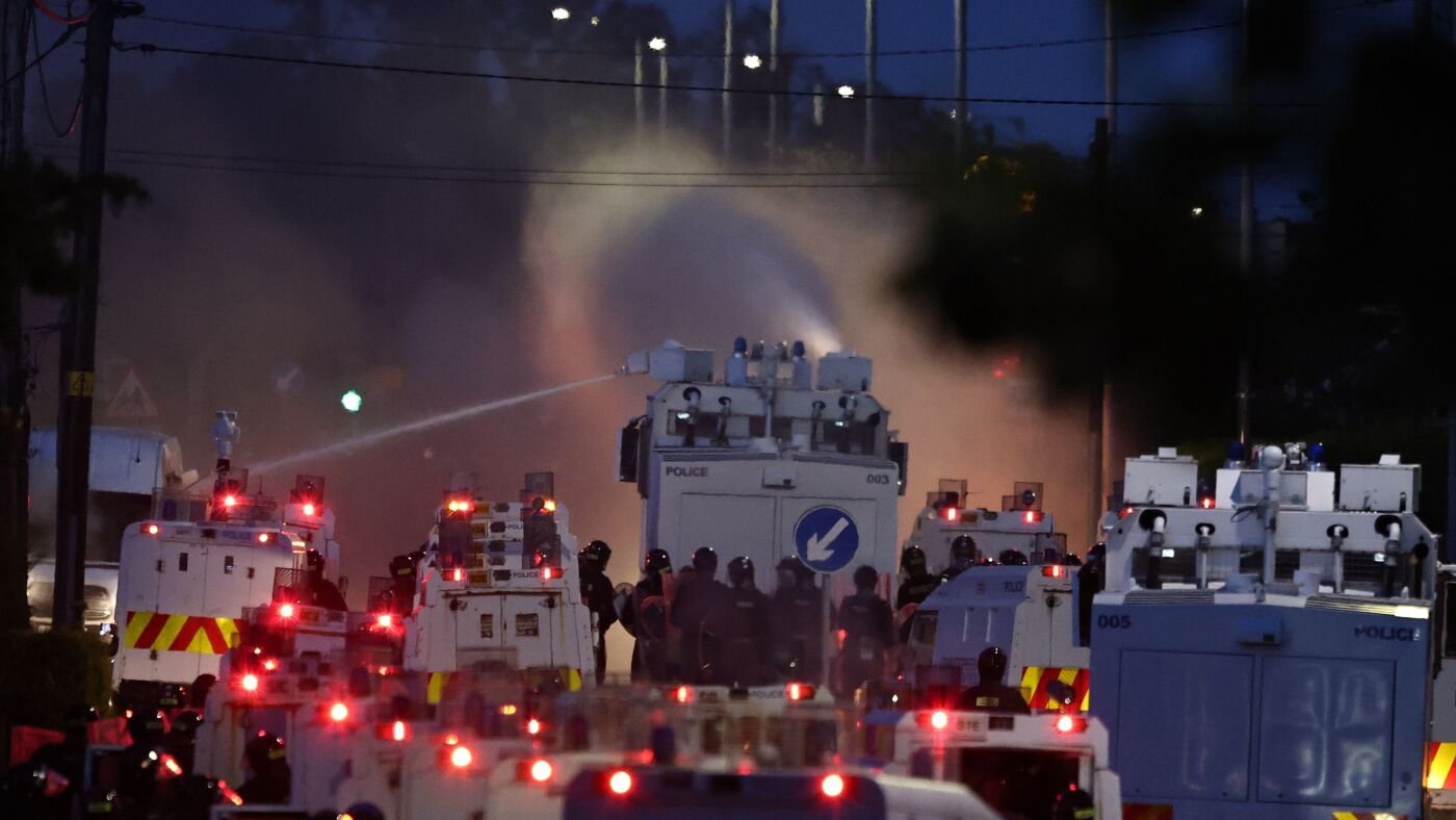 Police blast water cannons at Belfast protesters amid unrest : NPR